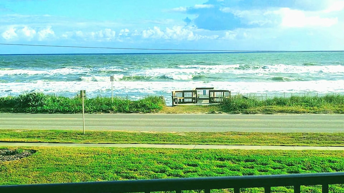 2/2 Direct Oceanfront w/Oversized Balcony/WIFI/Pool/Quiet Area
