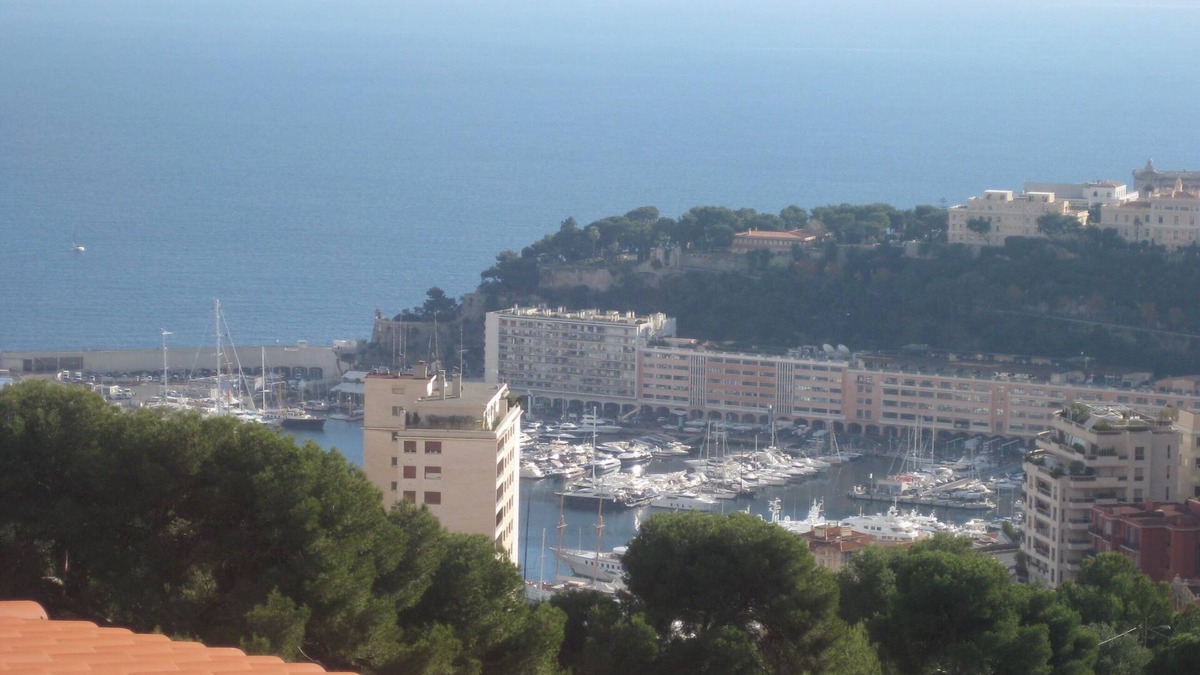 2 Bed Apartment with Pool