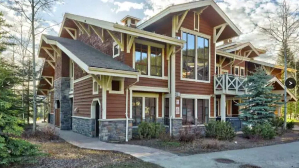 2 bedroom 2 bathroom ski in ski out Condo