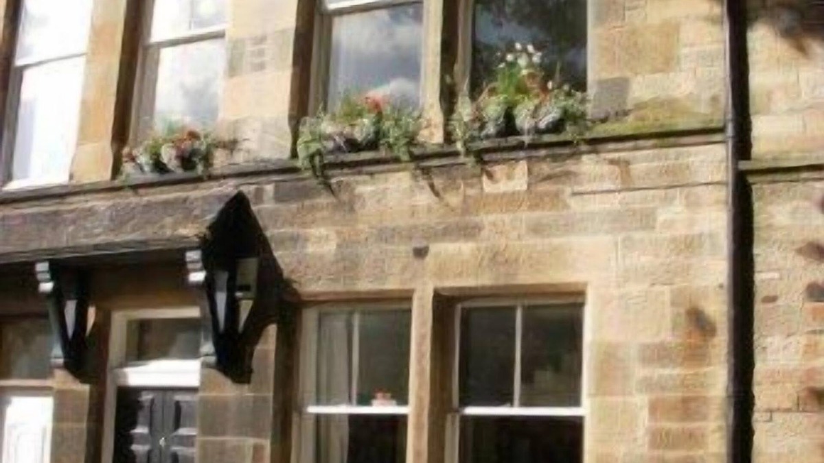 2 Mins Walk from Edinburgh's Best Beach!