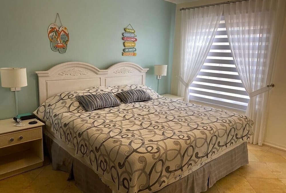 20% SUMMER SPECIAL !5 ⭐️ BEST Condo, close to Ritz & Marriott beach