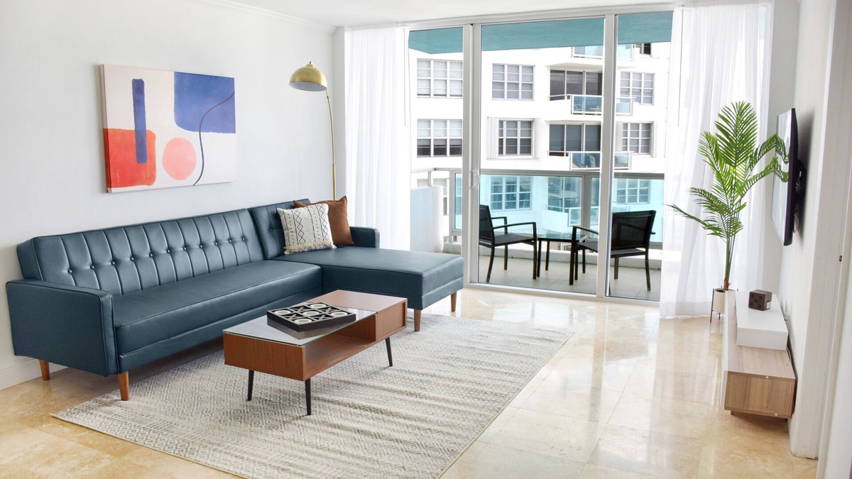 2bd2bth Partial Ocean view Ste w/balcony, Pool, nearby dining, beach access