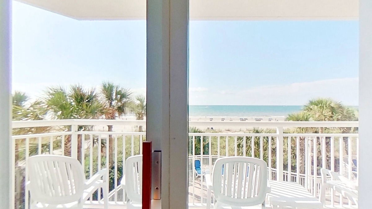 2nd floor oceanfront condo w/shared pools, hot tub, central AC, private W/D