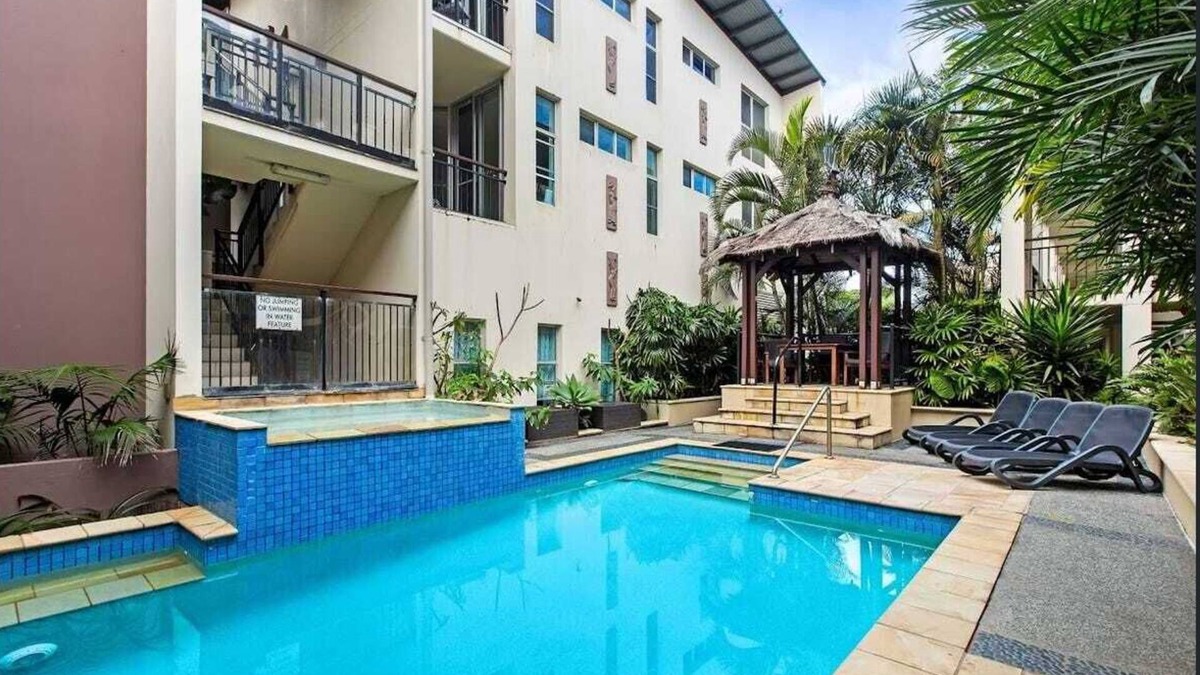 3 Bedroom Central Beachside Kingscliff Apartment with Pool