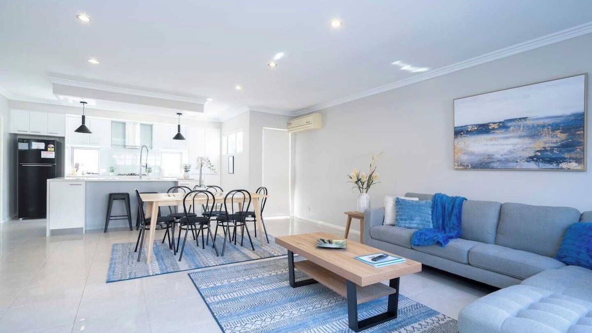 30 Modern & Quiet Retreat 3BR -Walk to Dining & Shops!