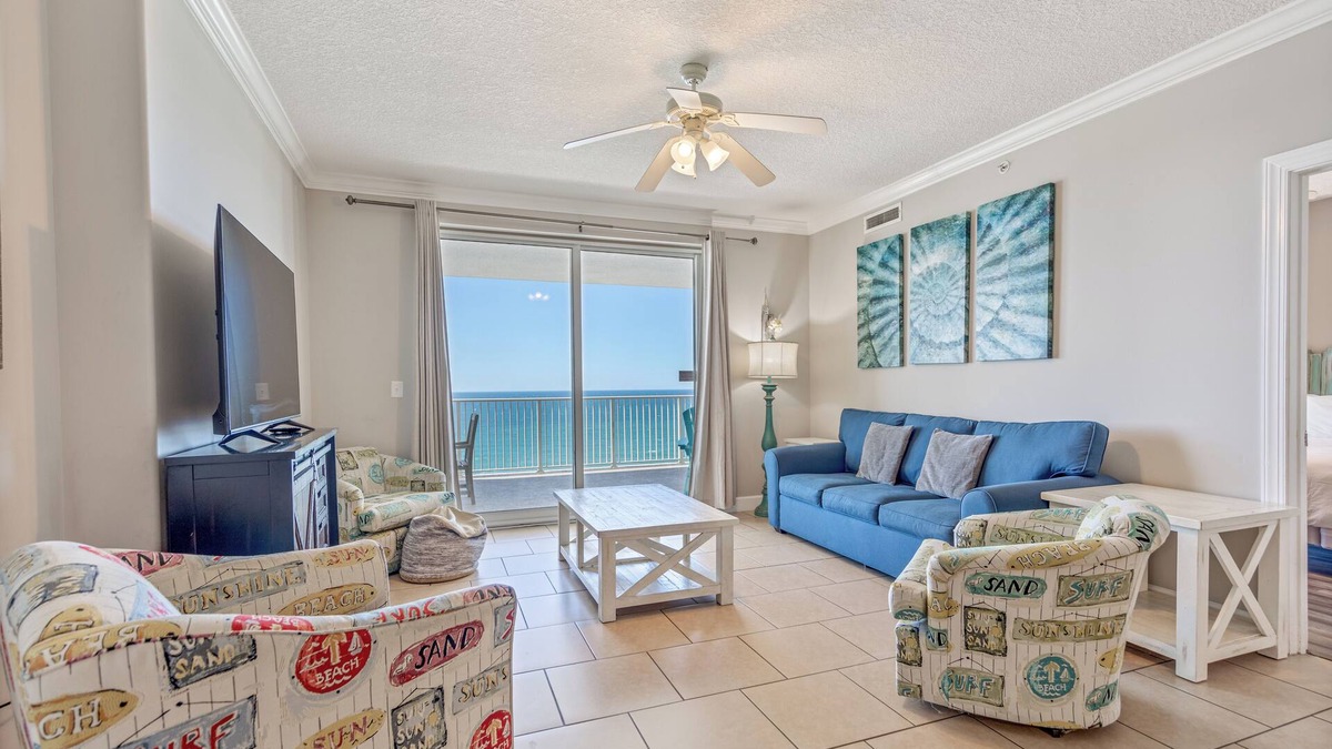 4BR 4BA Plently of Space and Breathtaking Views!