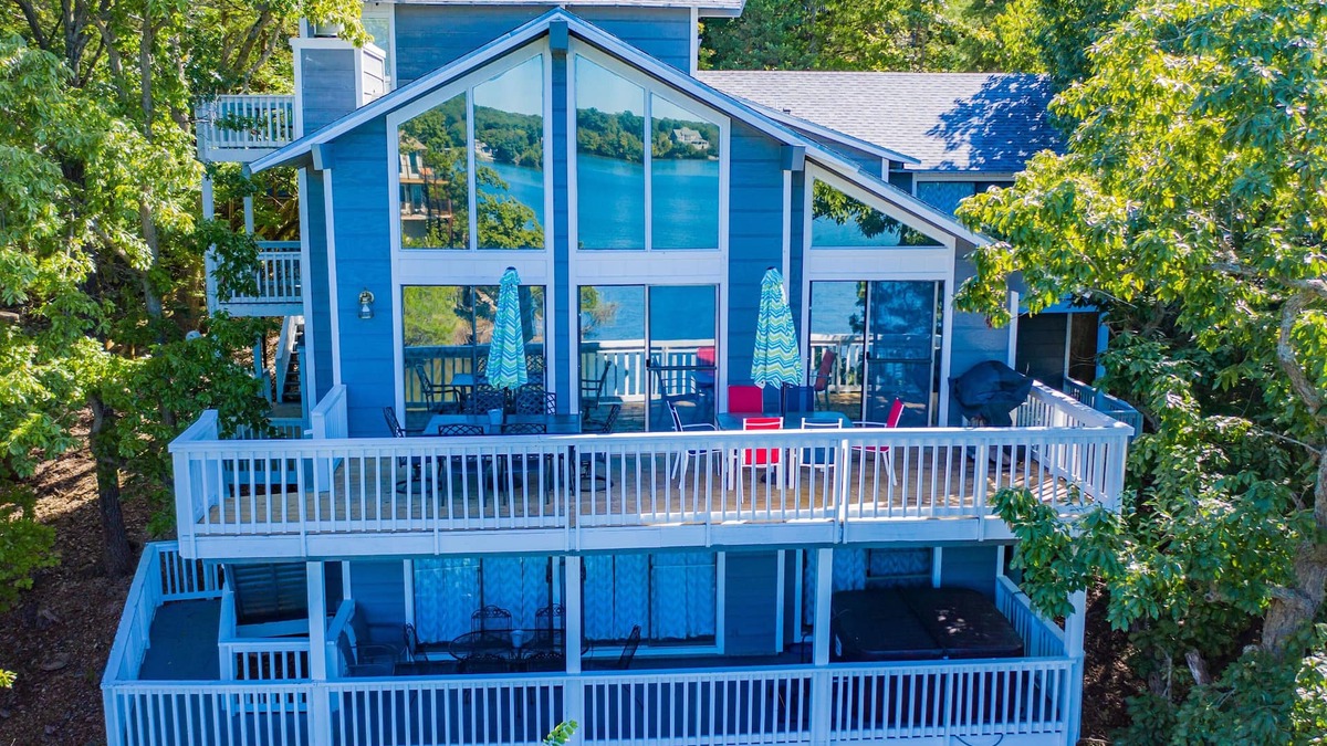 5 Bedroom Waterfront Home Hot Tub Boat Dock Sleeps 26