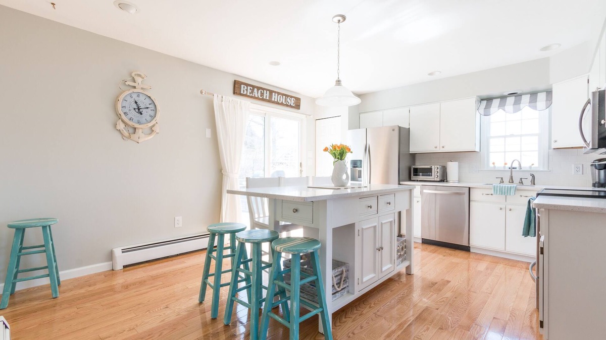 5-star home with quick walk to 2 beaches!