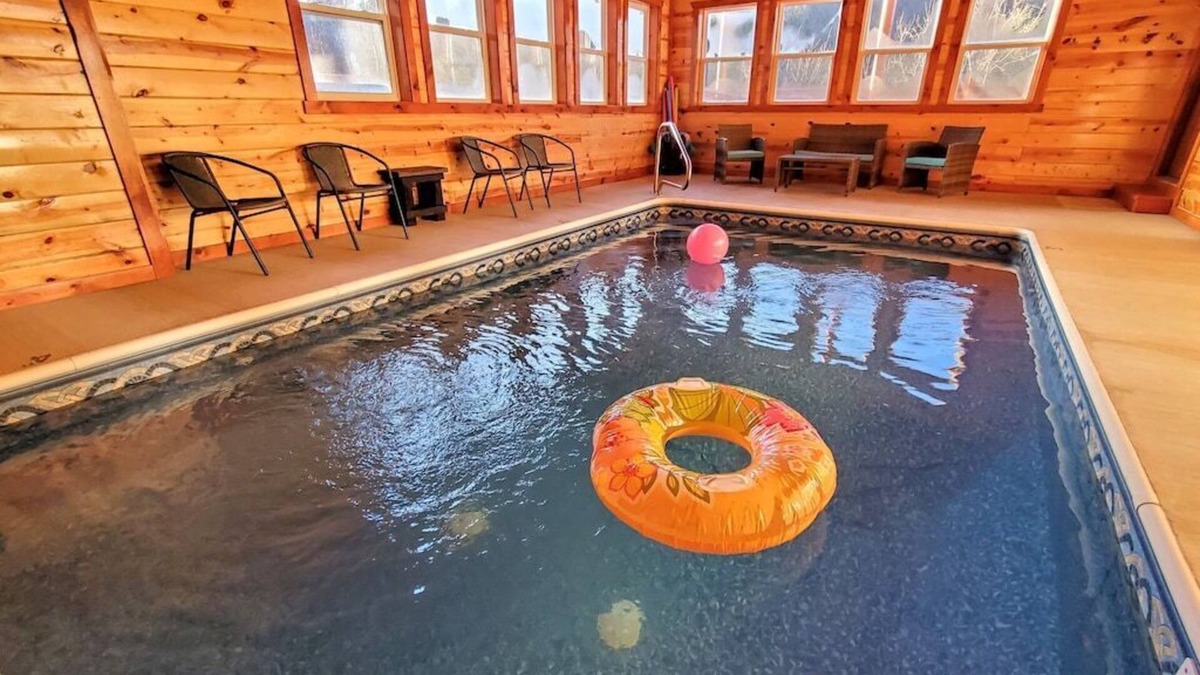 6 BDRM Retreat w Pool! Hot Tub/Game Room/Arcade