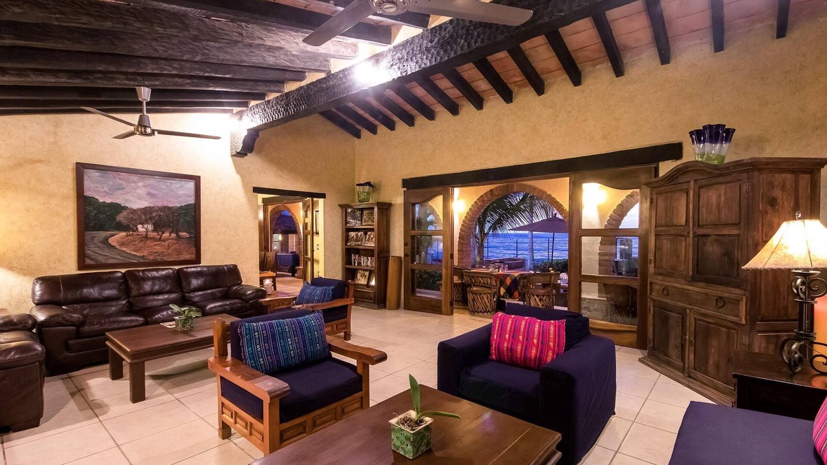 7 bdrm Classic Hacienda on Puerto Vallarta´s best swimming beach, sleeps 24.