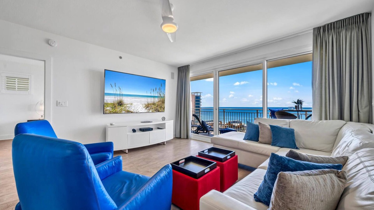 814 | Gorgeous! 2 King Beds + Resort + Beach Grill & Bar!