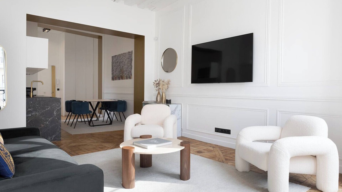 A Sumptuous 2BR/2BA apartment in Louvre