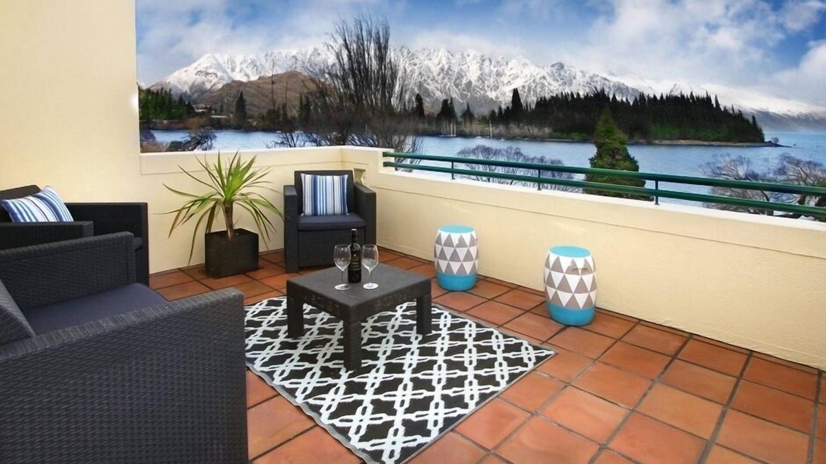 Absolute Lakefront Downtown Queenstown