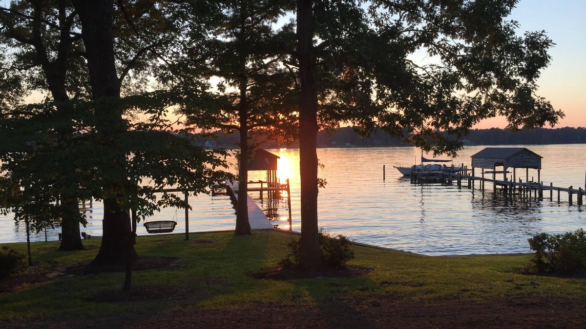 Ada's Camp Historic Bath, NC Cottage- Pet friendly