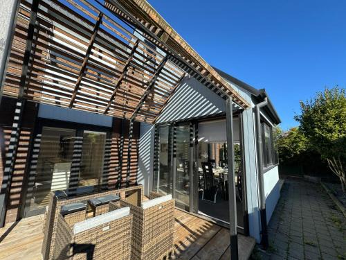 Airport Retreat 4BR 8 Guests