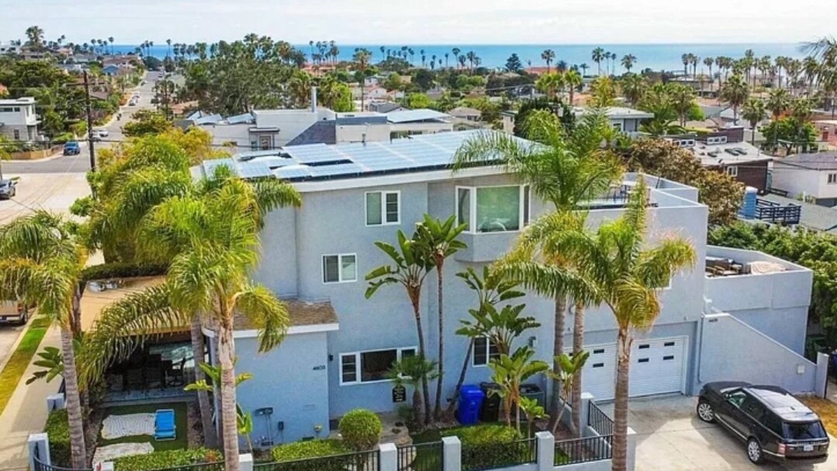 Amazing Ocean Views, Close to Downtown, Rooftop Jacuzzi, Modern and Spacious