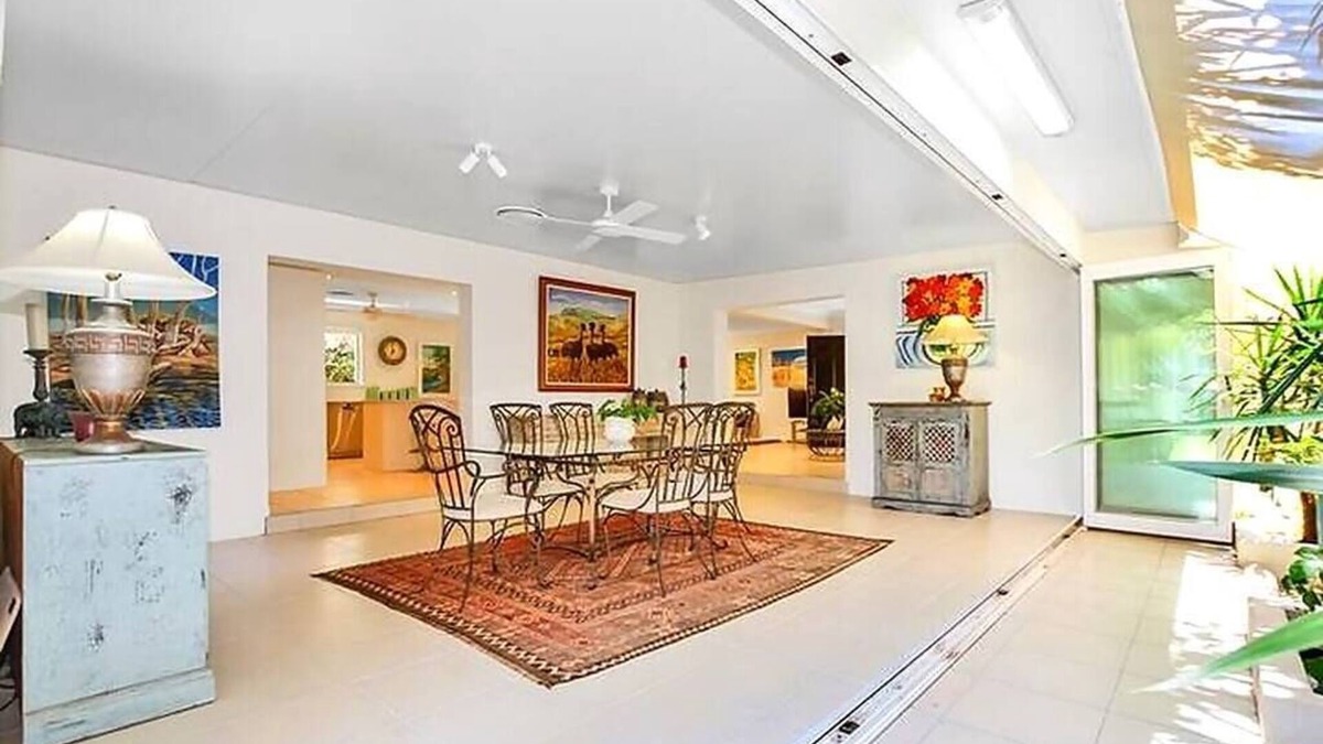 Artist’s Private Recluse - Surfers Paradise