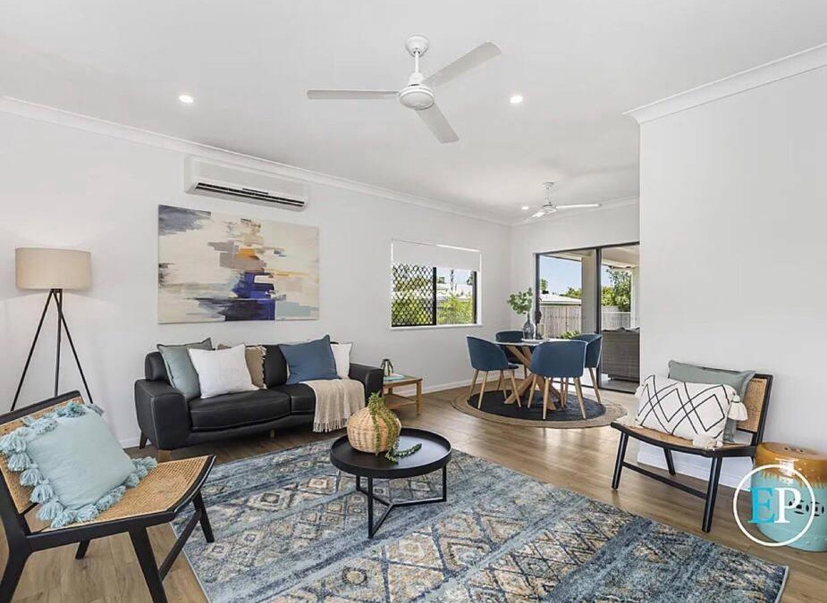 Tropical holiday home with a pool in Mount Louisa