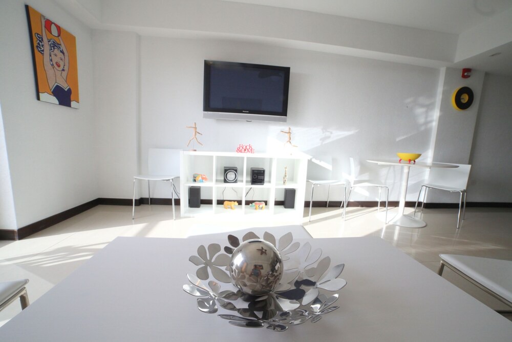 2 Bedroom, Beachfront, Amazing Ocean View, Modern ful