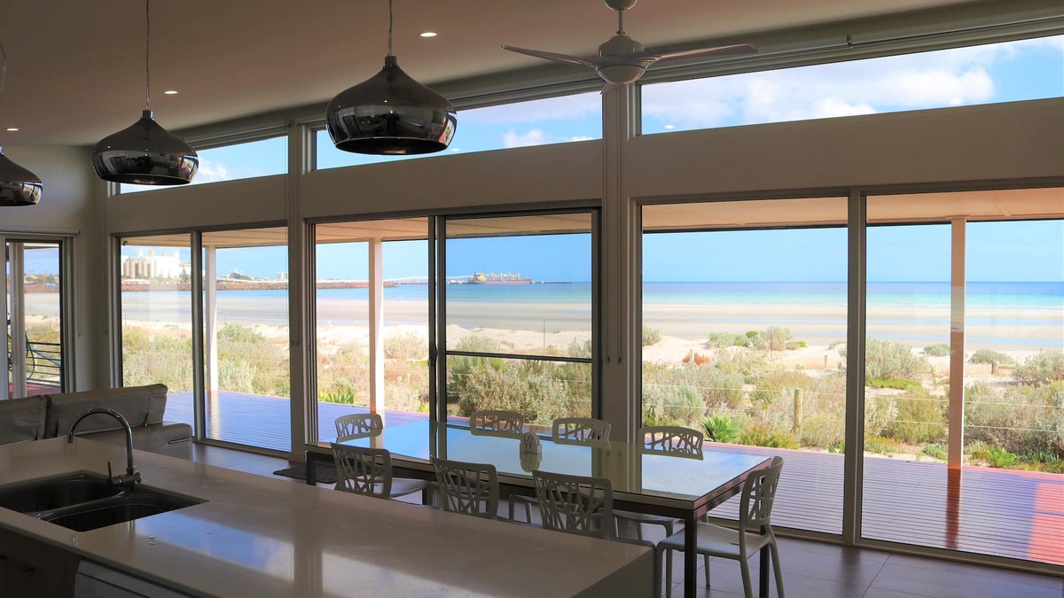 Beach Bliss Wallaroo nAbsolute beachfront location - step straight onto the sand