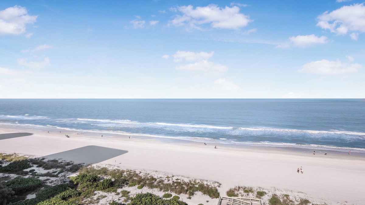 Beachfront condo w/views, pools & pickleball