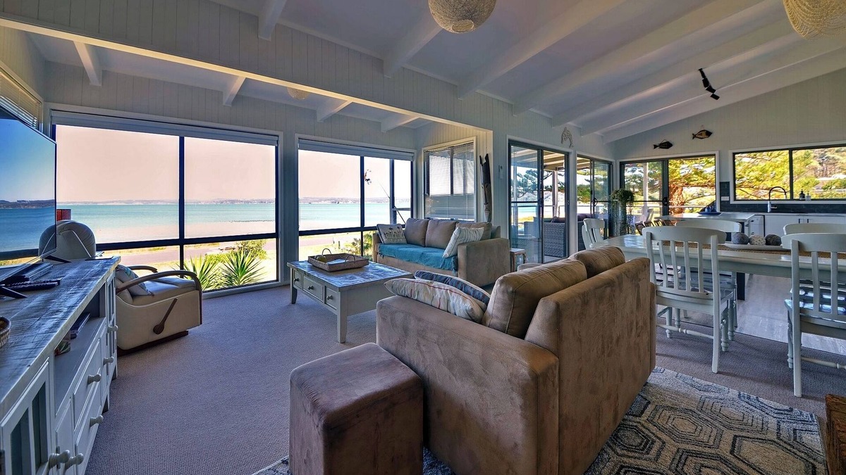 Beachfront Home relax and enjoy paradise 14day rental discounts