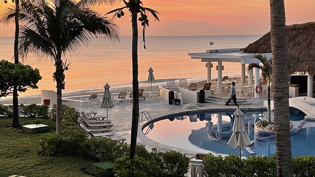 Beachfront/OceanView/PoolView/3 Bedroom/GREAT WIFI Xaman Ha Condo #7121