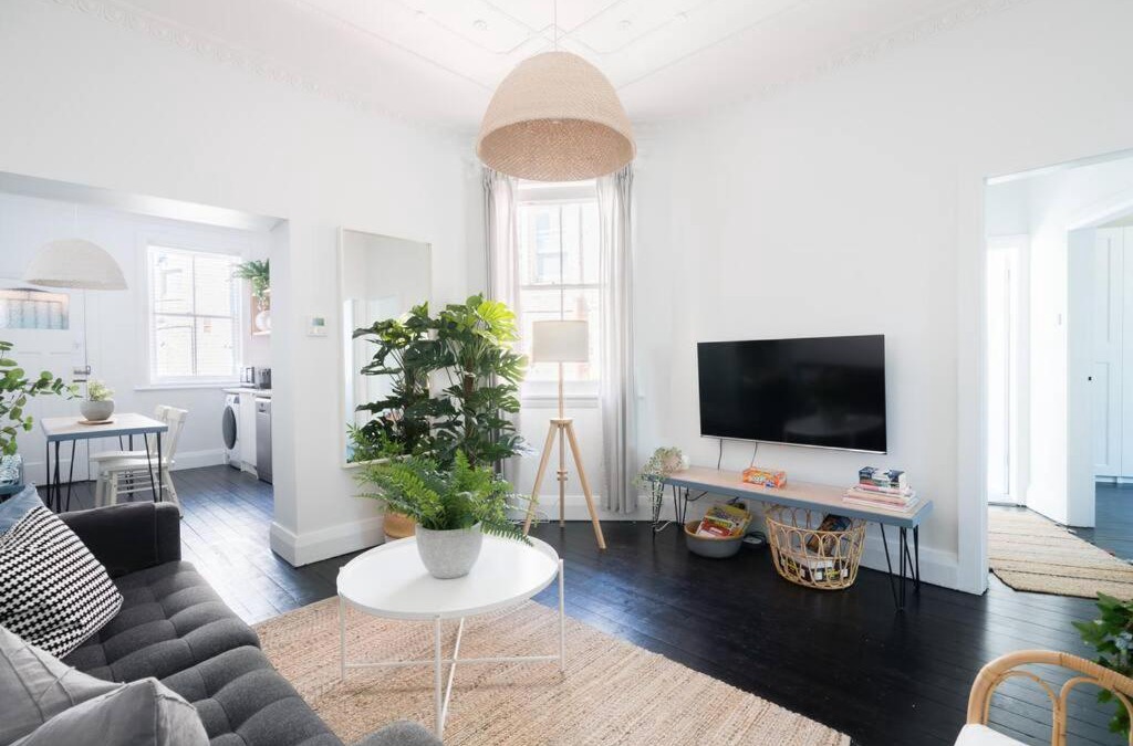 Beautiful 2BR Top Floor Bondi Beach Walk to Beach
