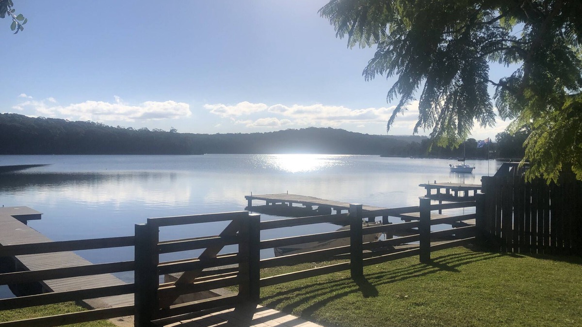 Beautiful 3 Bedroom Waterfront Log Cabin with own Jetty at Fabulous Burrill Lake