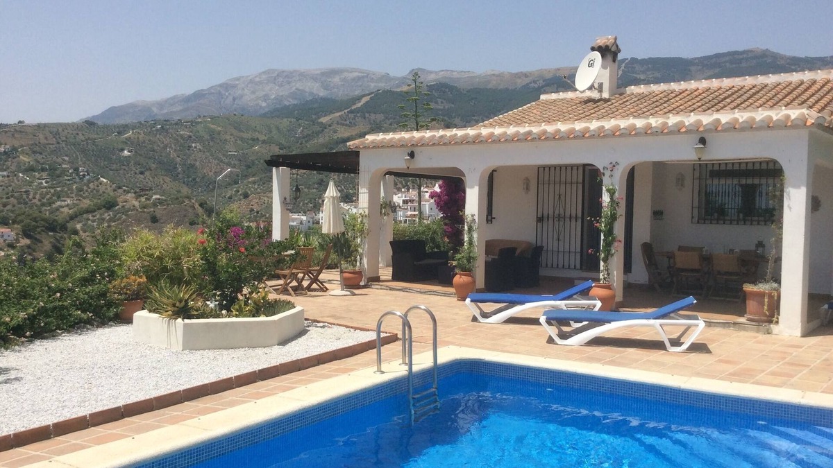 Beautiful 3 bedrooomed Villa with Private pool, stunning views, close to Competa