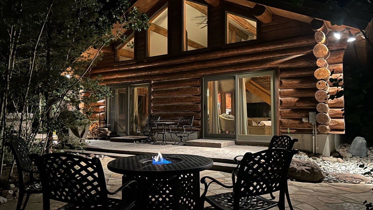 Beautiful Log Cabin- 26Mi Breck & Ski - Hot Tub- Pet-Friendly