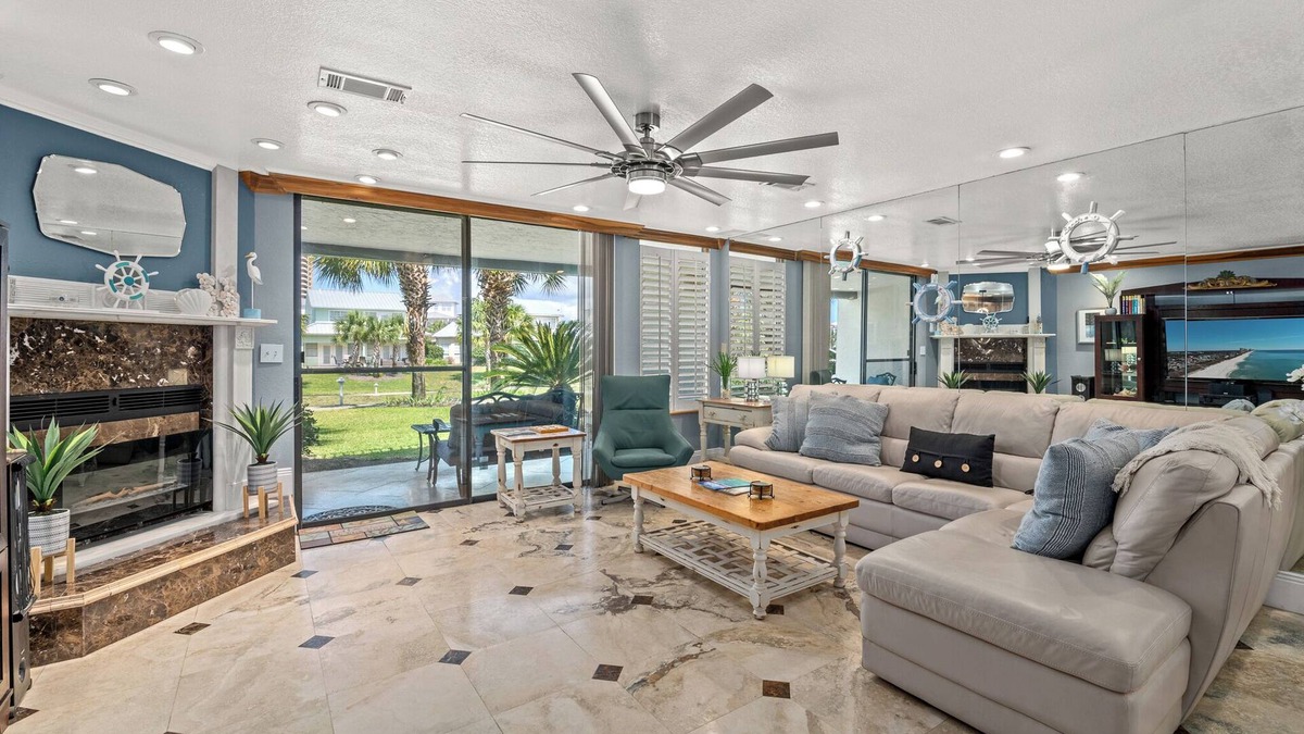 Beautiful Mainsail Townhome Sleeps 8 . 3 bedrooms3 bathrooms Gated Community