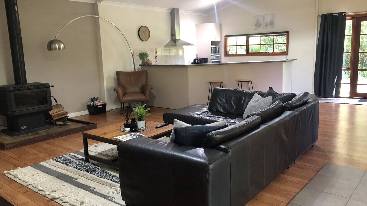 Beautiful Spacious Apartment Set Amongst Botanical Gardens with a Spa