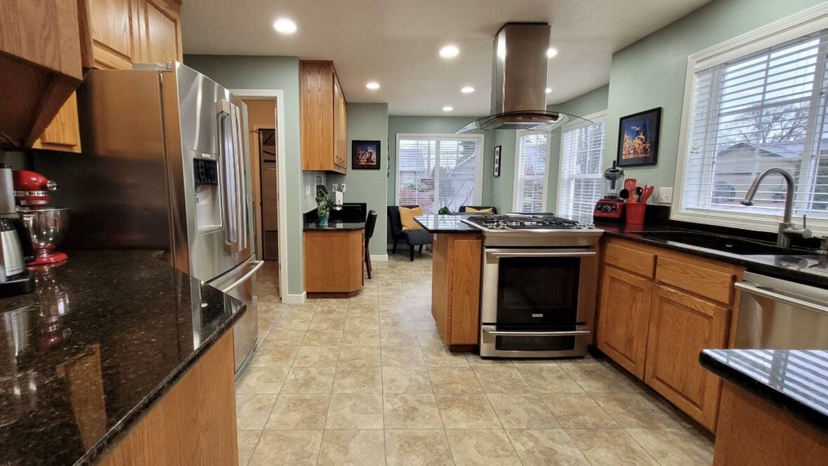 Beautifully Furnished!