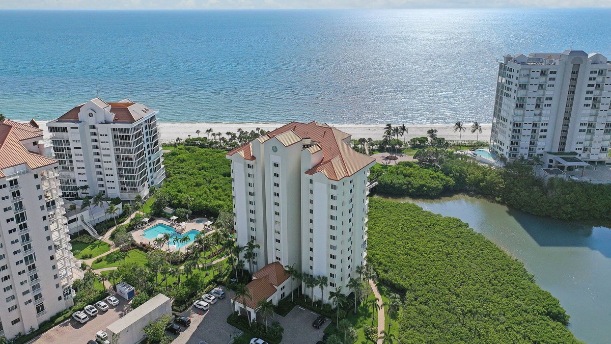 Beautifully updated 3 bed 2 bath beachfront condo with Gulf views