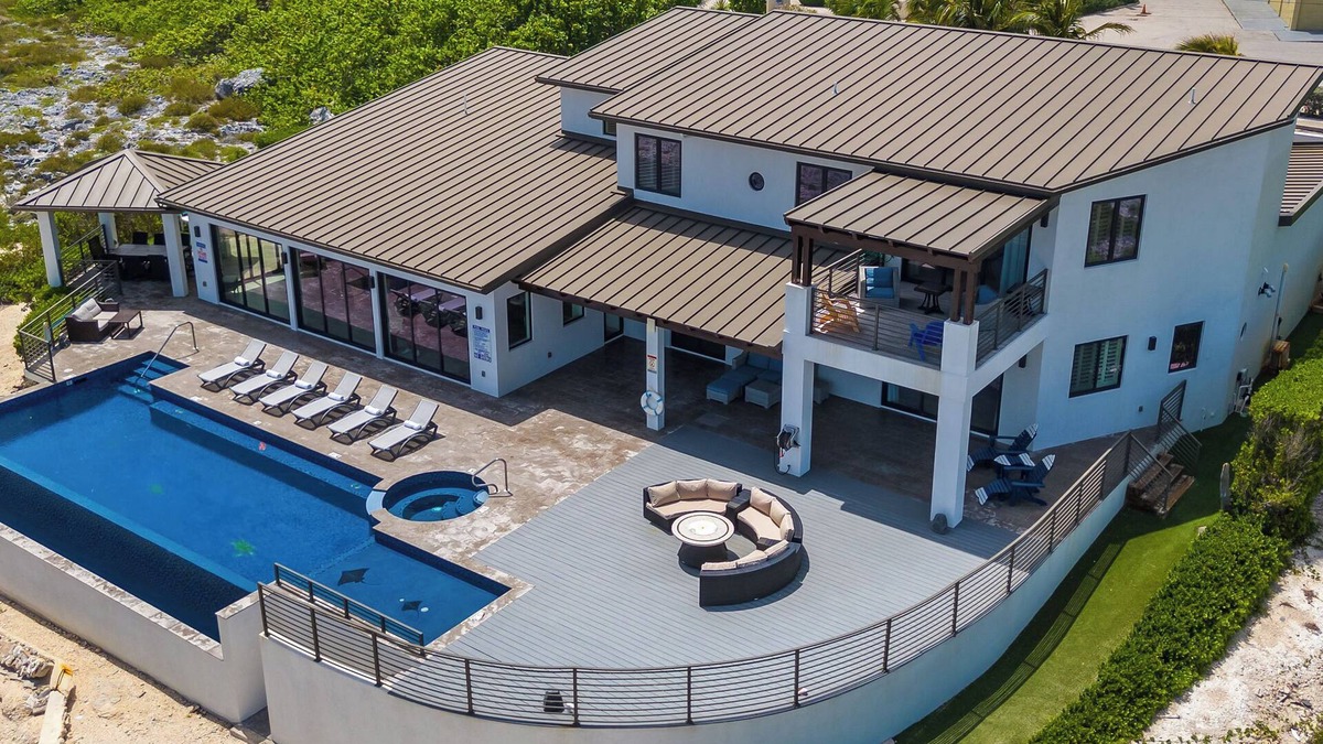 Bella Vista - Luxurious oceanfront villa with ocean views - by Cayman Villas
