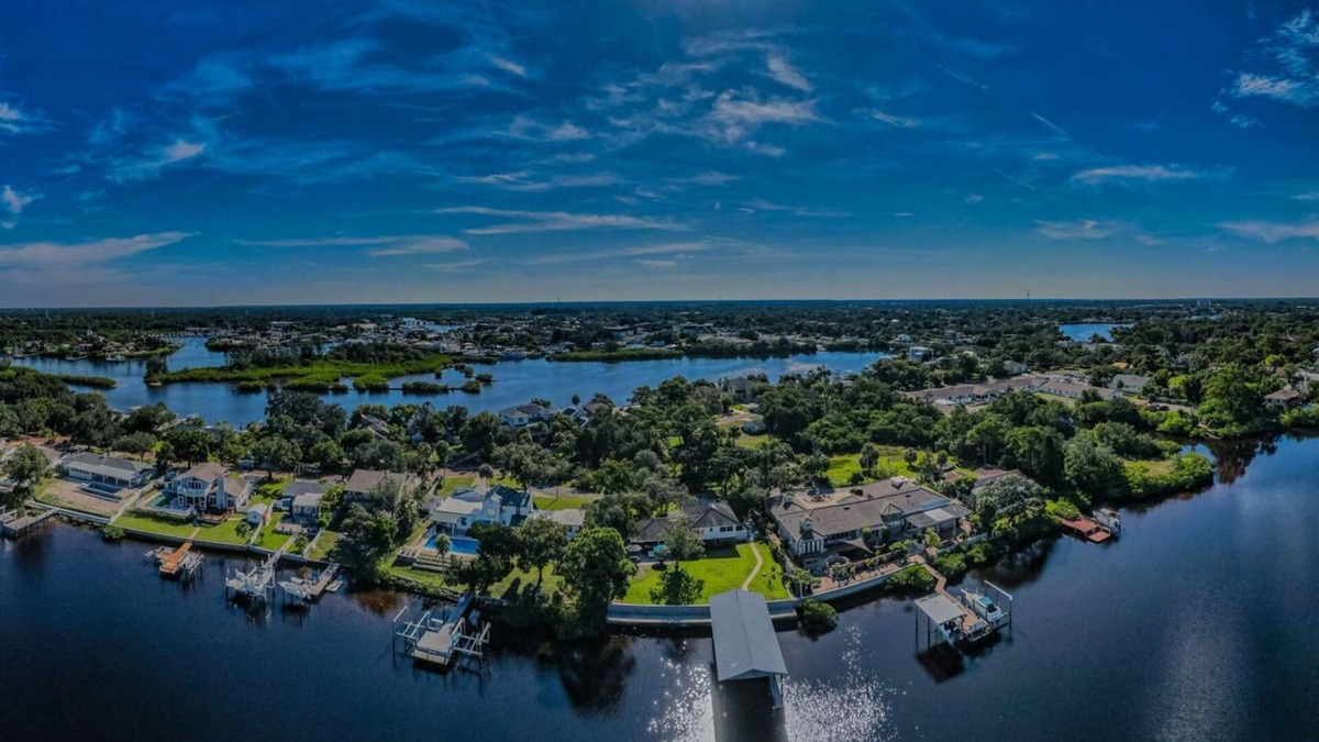 Boat house on the gulf - 4 bedrooms/3 bathrooms