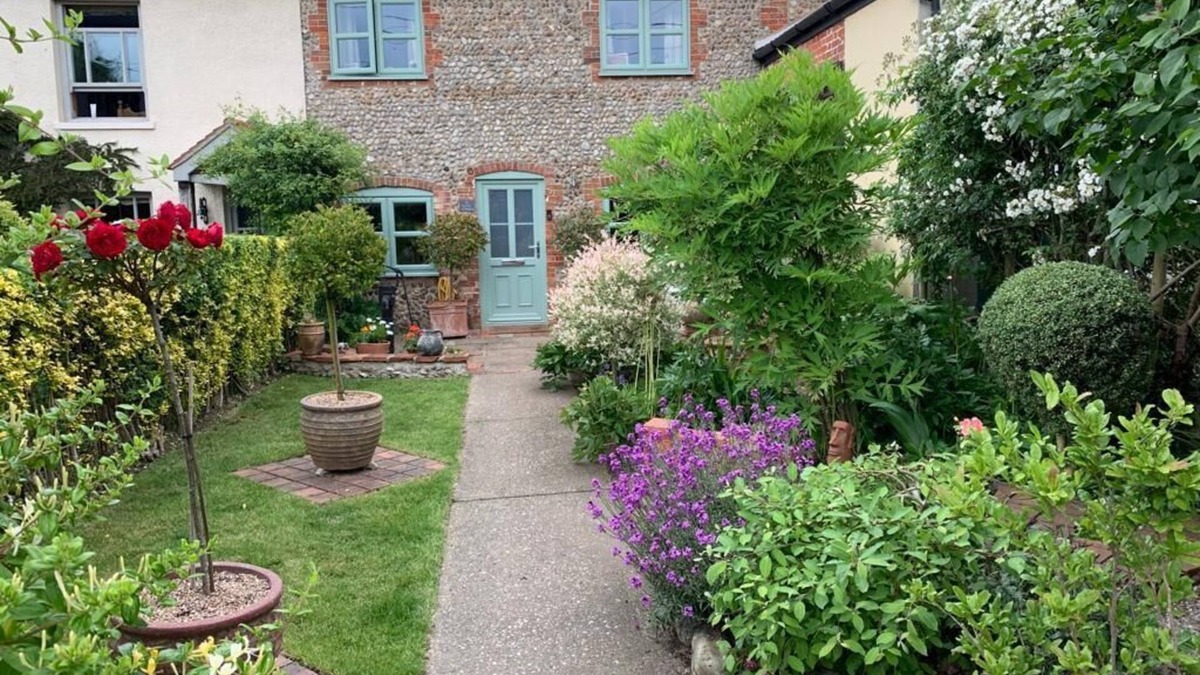 Border Cottage is the perfect couple's escape to the North Norfolk countryside.