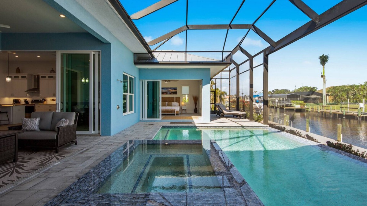 BRAND NEW! Direct Sailboat Access, Breathtaking Heated Saltwater Pool - Villa Blue Lagoon - Roelens