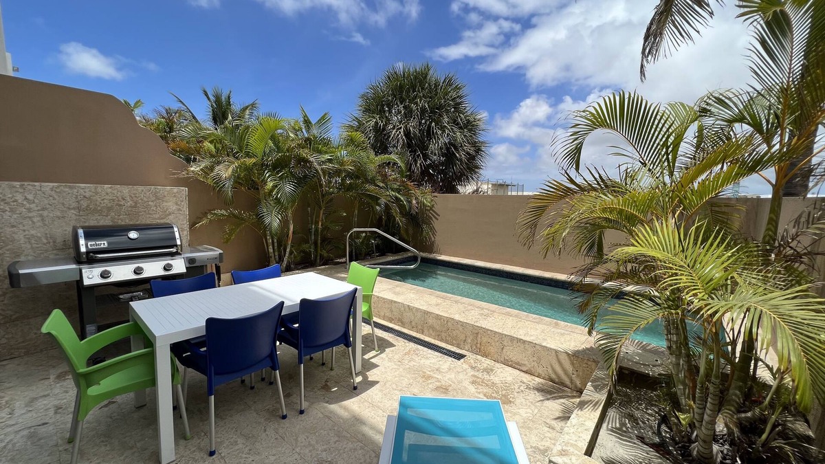 BRAND NEW LISTING Spacious family friendly townhome - steps from Eagle Beach