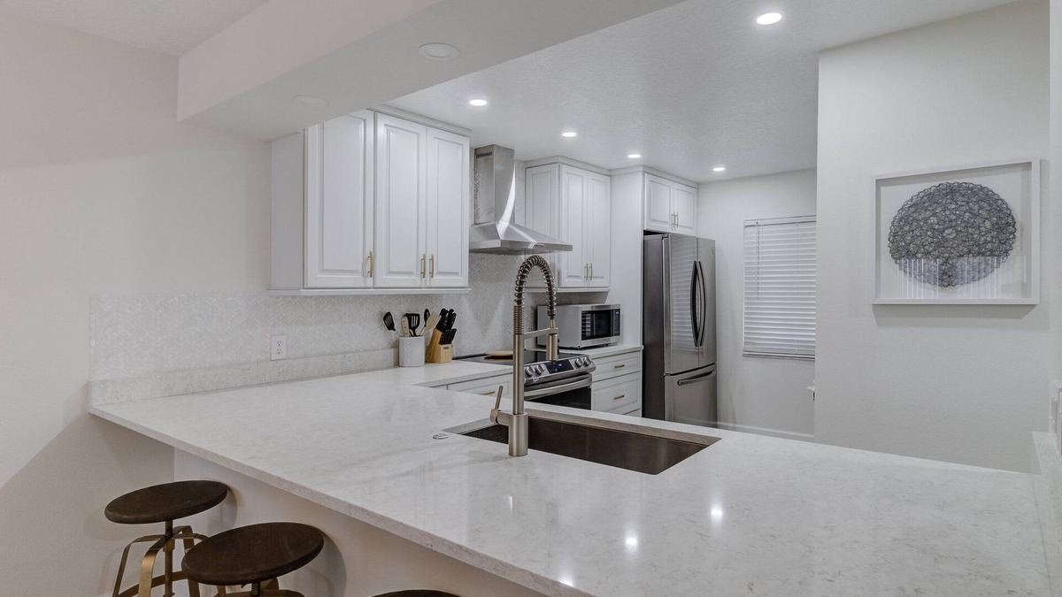 Brand New Renovated Unit with Partial Ocean View and Heated Pool, Hot Tub and Tennis Court
