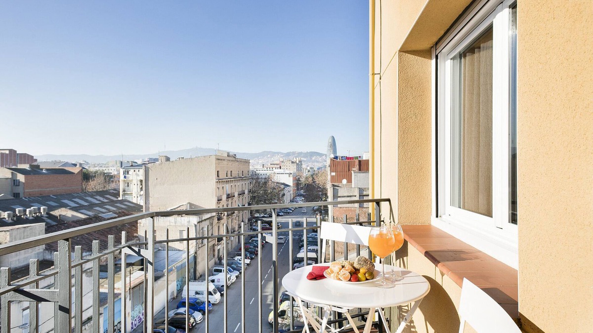 Bright 3 bedroom apartment with a big terrace