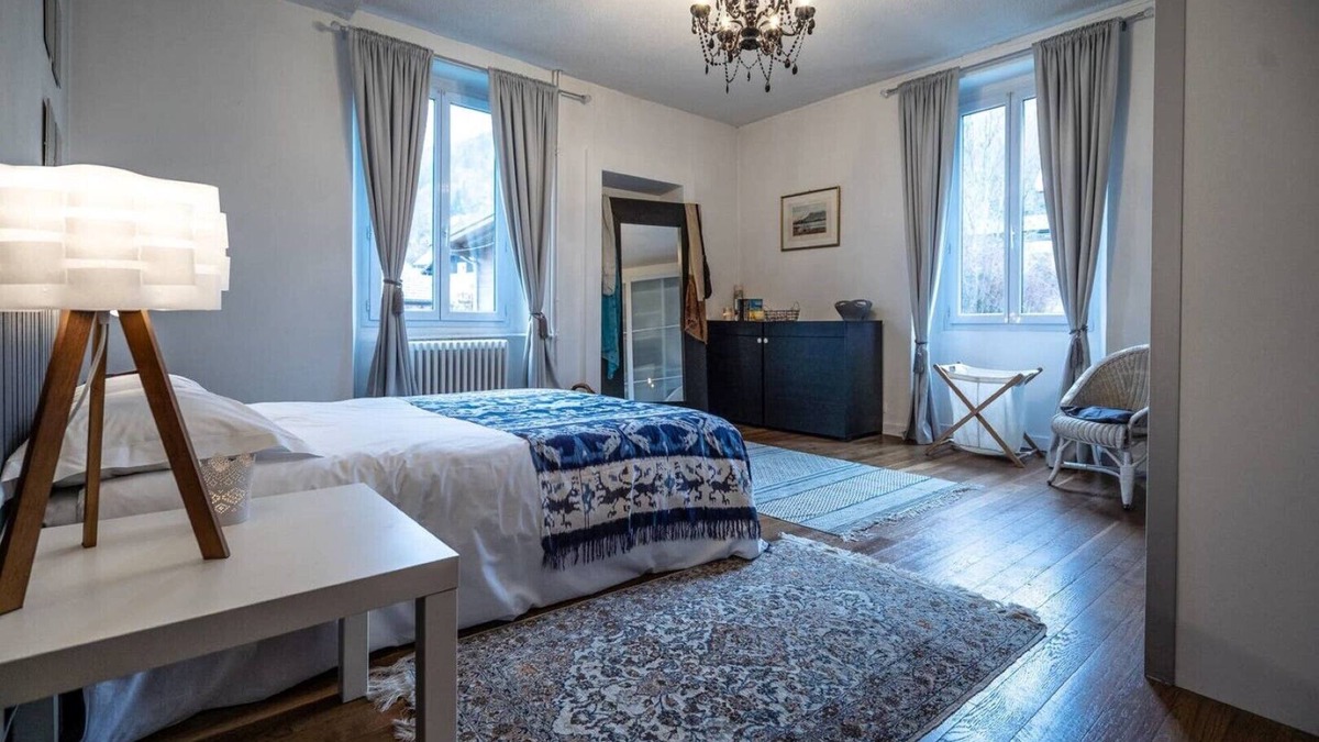 Bright Airy Spacious Property