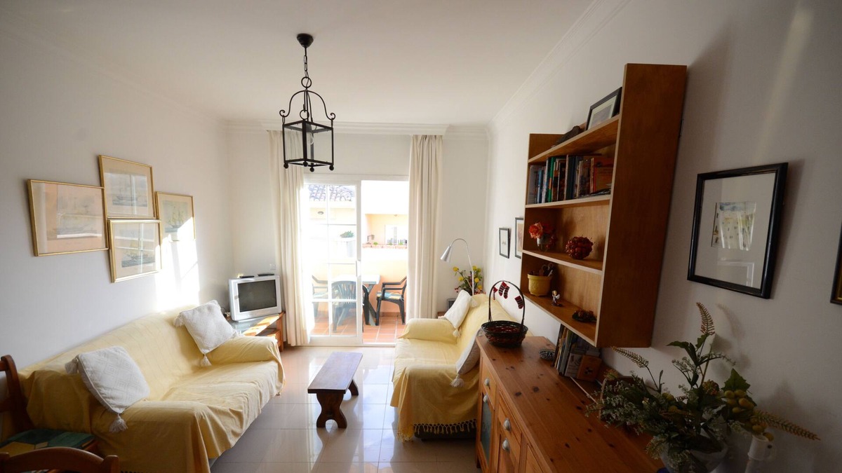 Bright, clean and quiet south facing 2 bedroom flat for 4 in Nerja