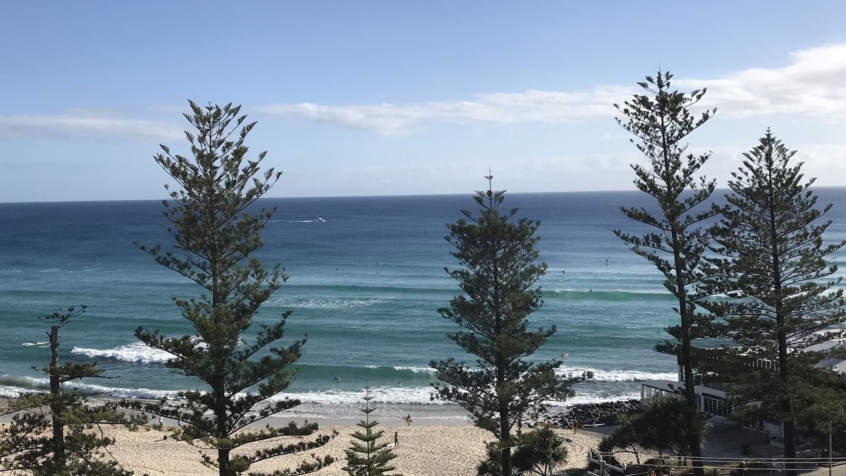 Burleigh Beachfront - Best Location on the Coast