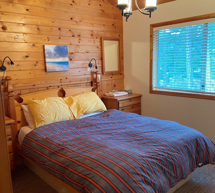 Ocean Front- 8 bedroom luxury vacation home featuring boat moorage and kayaks