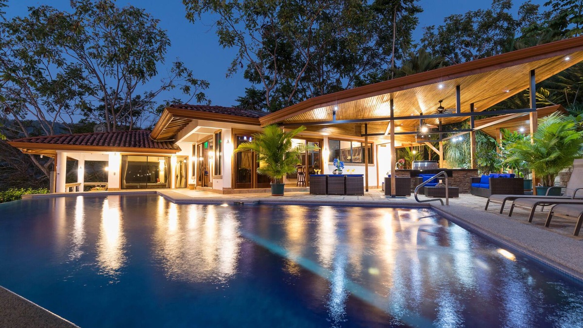 Casa Sea Breeze- Luxury OceanView Estate+50' Infinity Pool on 100 Acres