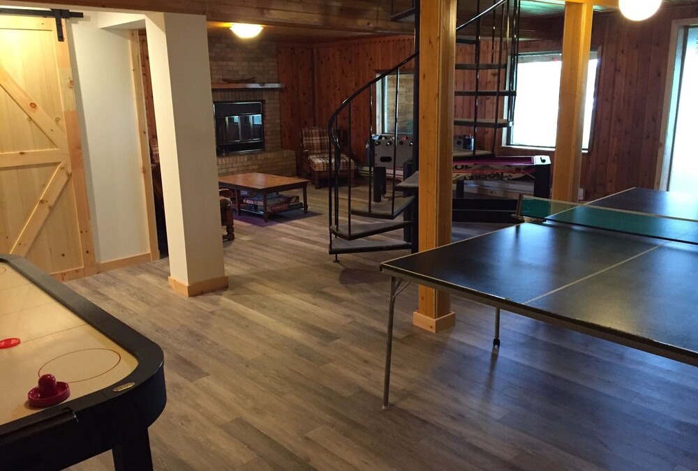 Beachfront Cottage Lake of the Woods Kenora w/ boat launch