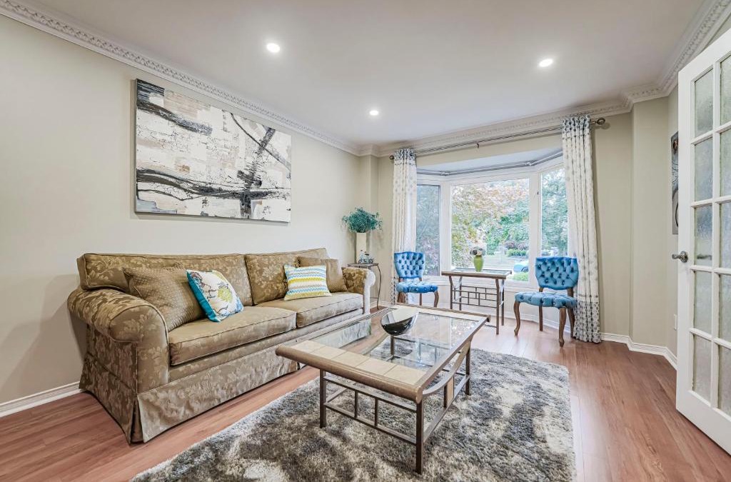 Cheerful luxury 7 bedroom/7 washroom ravine house