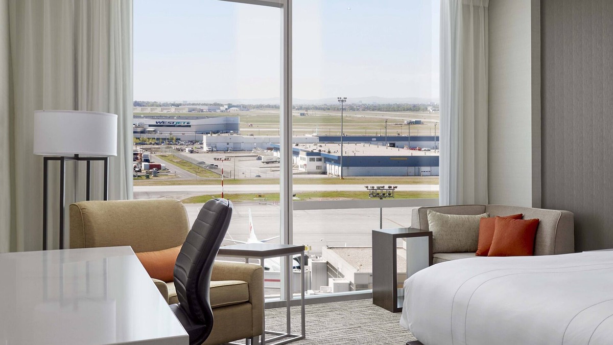 Calgary Airport Marriott In-Terminal Hotel